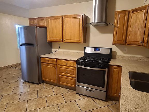5th image of 4920 Cerritos Ave
