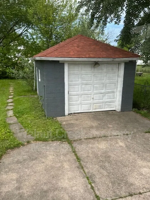 3 bed, 1.0 bath, 1008 sqft, $1,375 — Photo 4