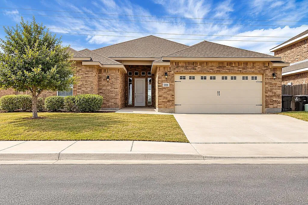 3 bed, 2.0 bath, 2246 sqft, $3,000 — Photo 1