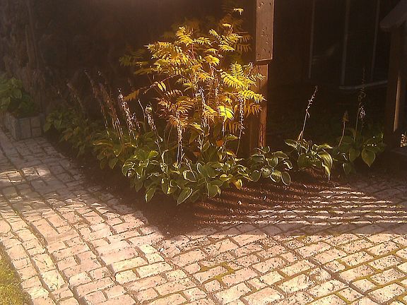 front corner walk to front porch stairs