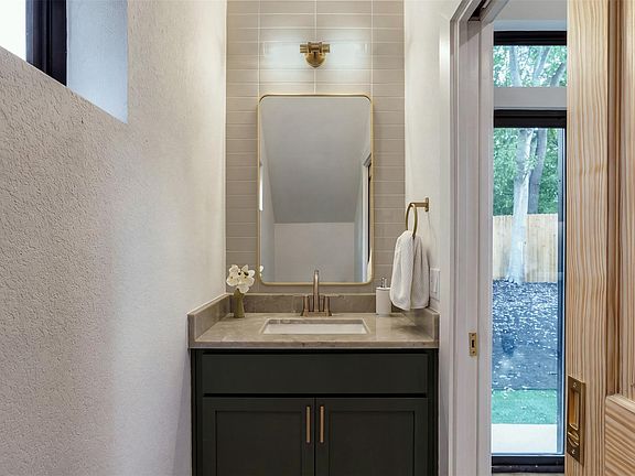 5th image of 605 E 55th St #6