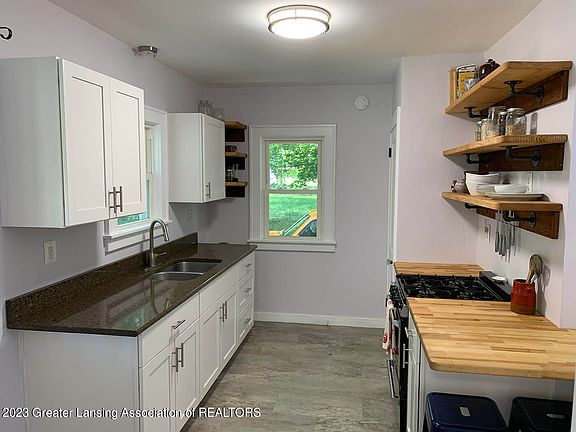 3rd image of 7094 N Riverview Dr