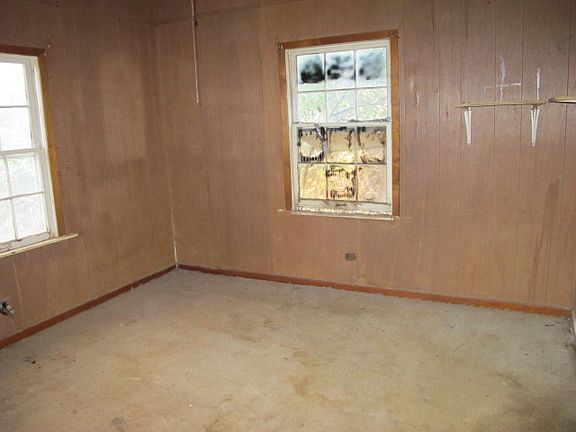 5th image of 4402 S Washington Ave