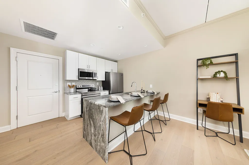 RESIDENCE ON THE GREEN (900 CHAPEL TOWER) — Photo 3