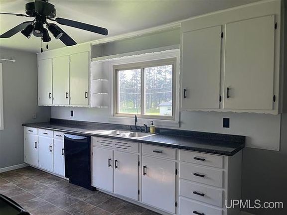 4th image of 402 W Iron St #W