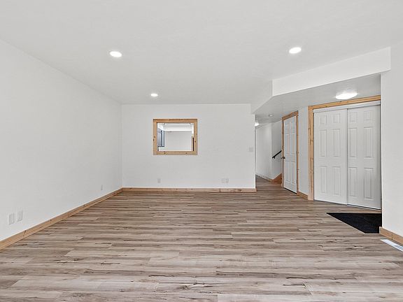4th image of 1529 Lakeview Dr