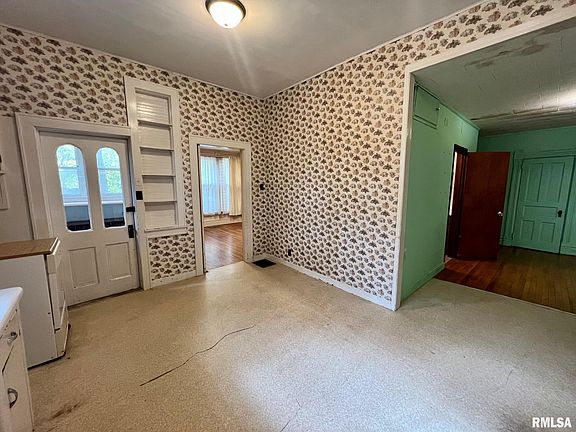 5th image of 106 E Washington St