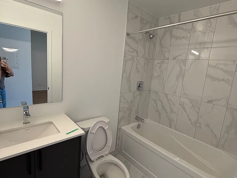 1660 Bloor St W #417 — Photo 5