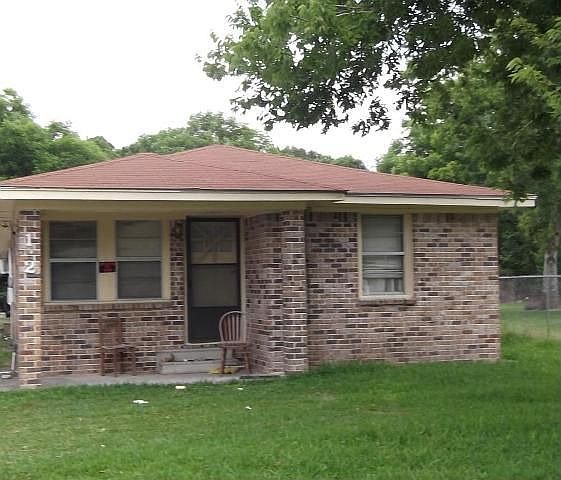 1st image of 122 S Bell Dr