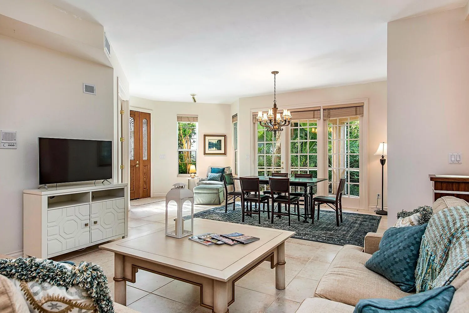 3 bed, 2.5 bath, 2034 sqft, $5,000 — Photo 1