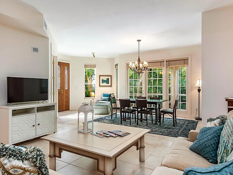 157 Colonade Cir #1002 — Photo 1