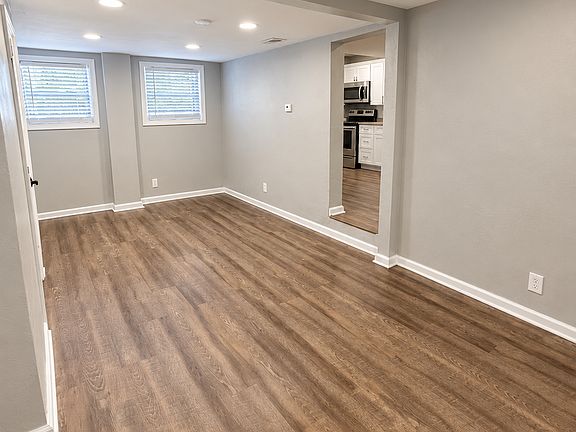 2nd image of 910 James St #2
