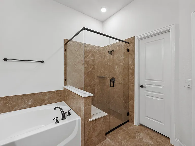 905 Foxtail Dr — Photo 9