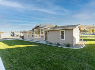 5665 Echo St, West Richland, WA 99353