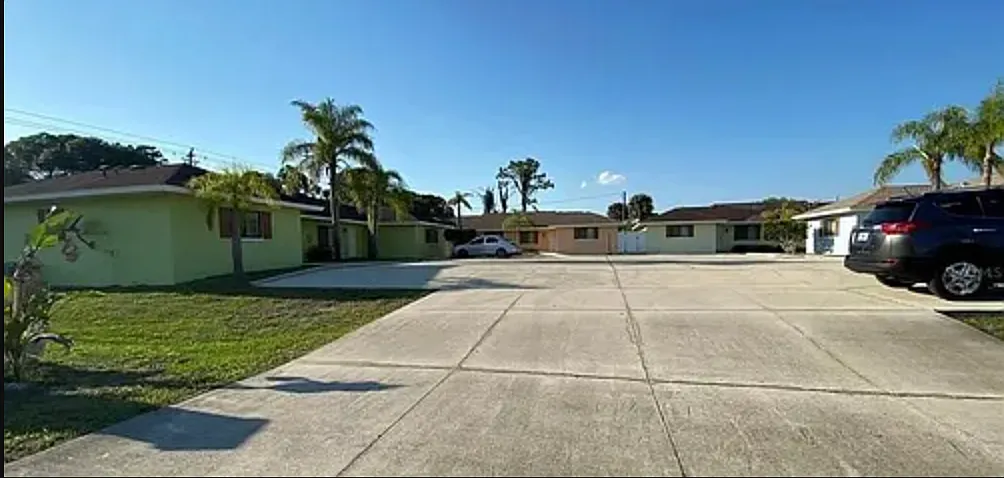 2 bed, $1,300 — Photo 1