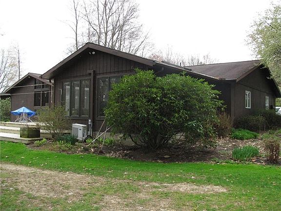 4th image of 18 Windsor Dr