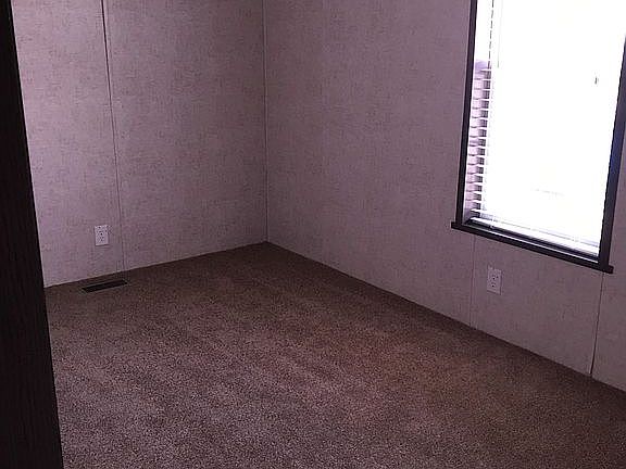4th image of 25 Cherry Ln