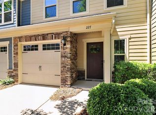 227 Park Meadows Dr, Matthews, NC 28104