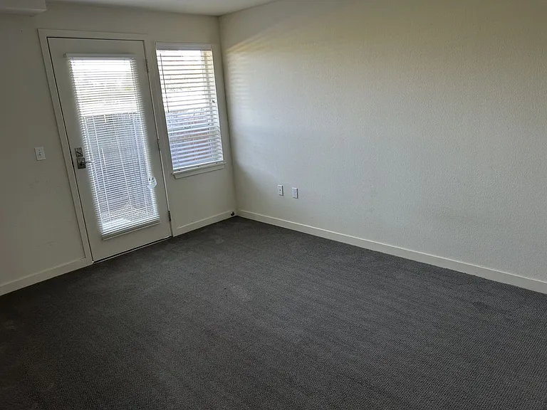 445 Southwest Blvd #8 — Photo 14