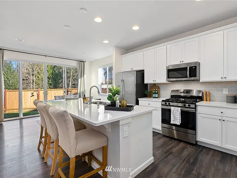 5733 84th Dr NE — Photo 8