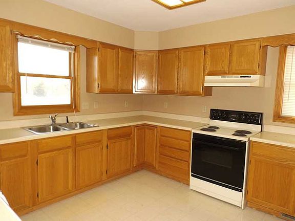 lots of cabinet space!