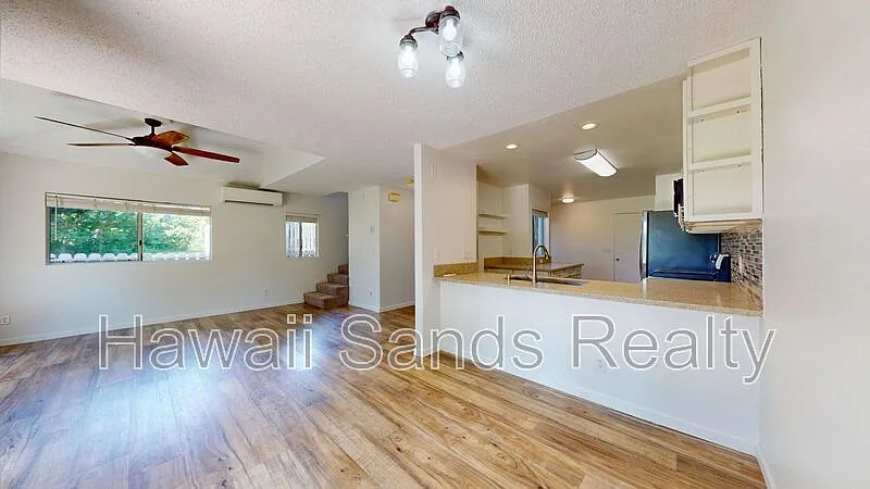 3 bed, 2.0 bath, $4,050 — Photo 2