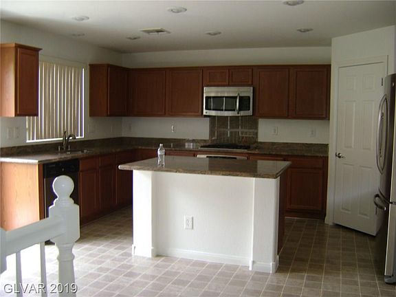 5th image of 11211 Meadow Cove St