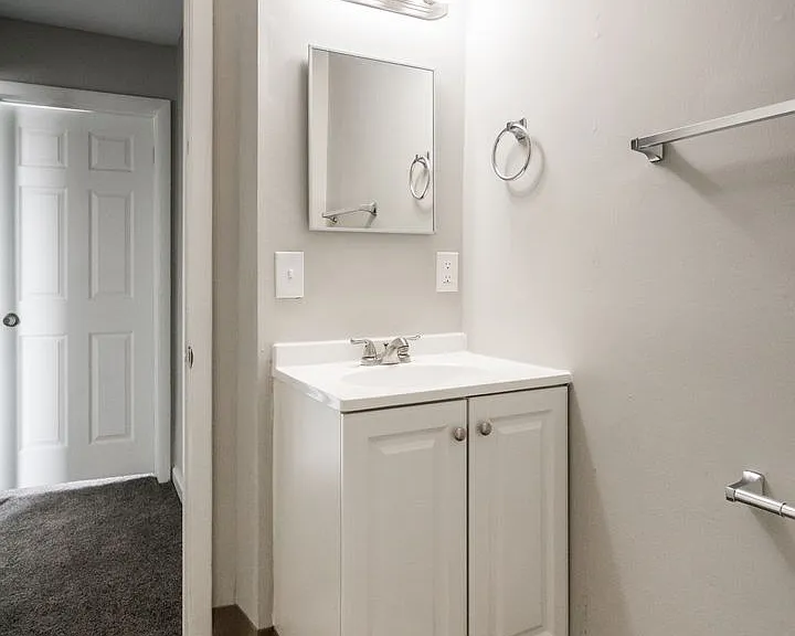 Kirkwood Apartments — Photo 19