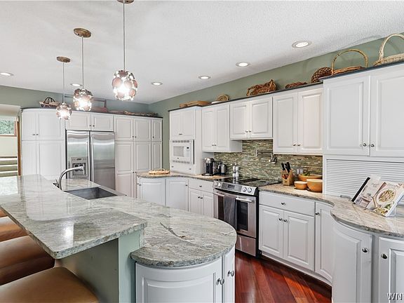 5th image of 6985 Chestnut Ridge Rd