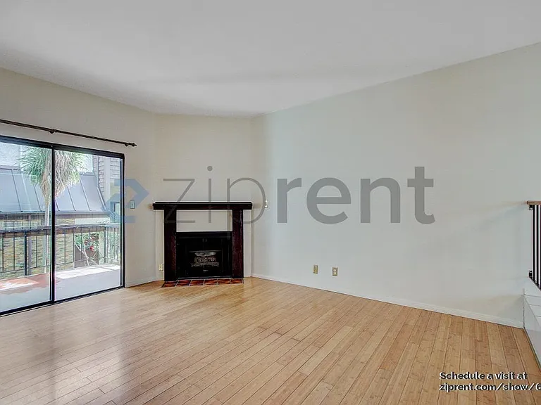 320 McHenry Rd #10 — Photo 12
