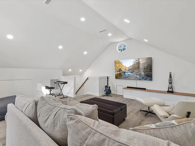 8704 Balbirnie Ct — Photo 25