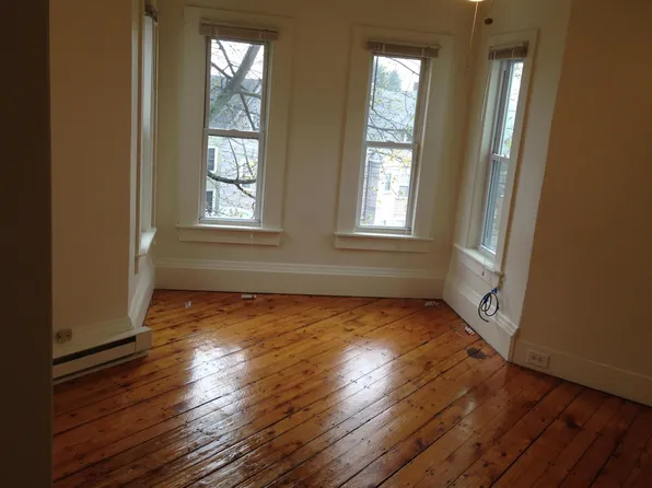 1 Davis St APT 3, Haverhill, MA 01832