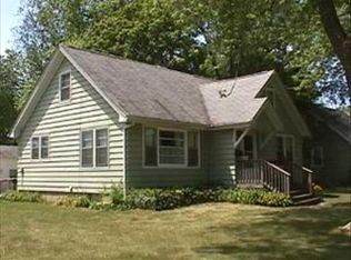 162 Bagley St, Woodstock, IL 60098