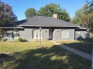 2202 Greenbriar Ct, Grand Prairie, TX 75050