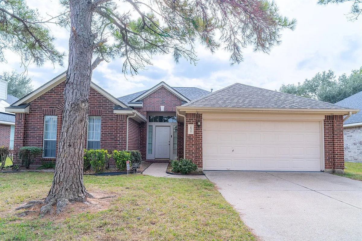 Building Photo - 18323 Water Mill Dr