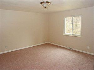 5th image of 37 Patricia Ave