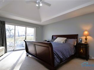 9031 Rolling Hill Rd, Holland, OH 43528