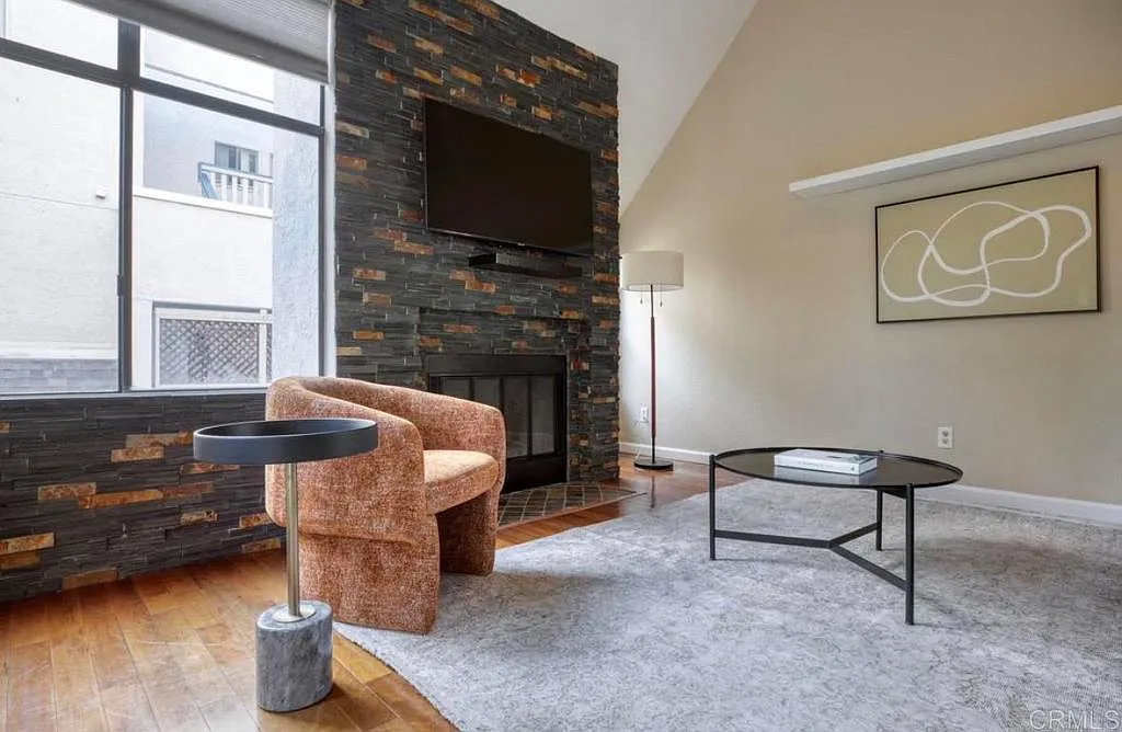 2 bed, 977 sqft, $3,150 — Photo 3
