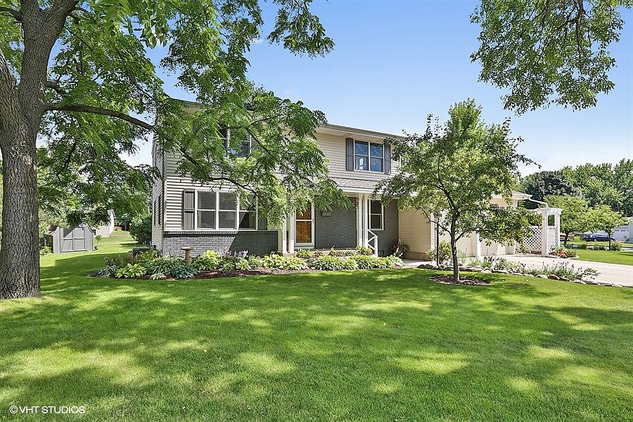 1st image of 1202 Oakwood Cir