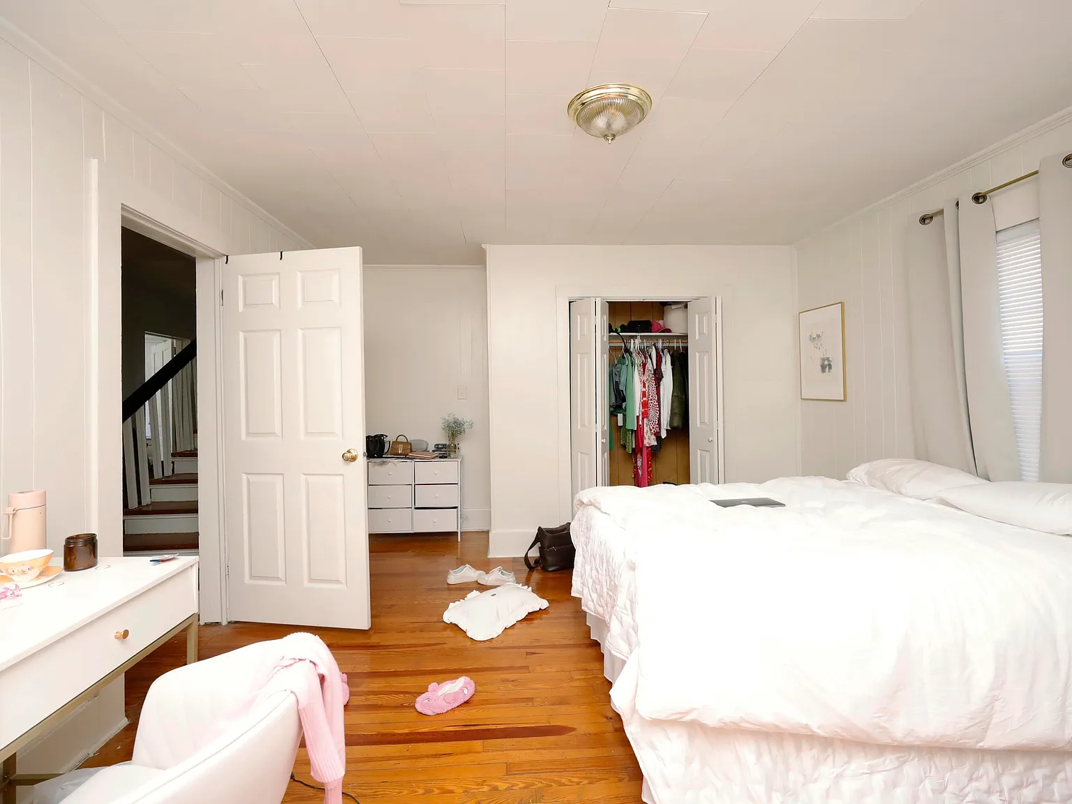 5 bed, 3.0 bath, 2300 sqft, $3,500 — Photo 2