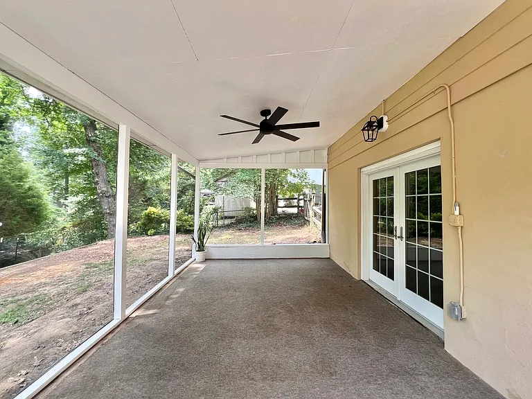 23054 Town Creek Dr — Photo 16