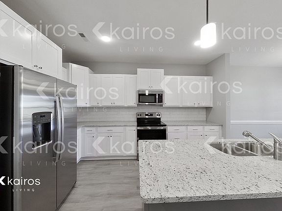 5th image of 3713 Oak Leaf Way #E