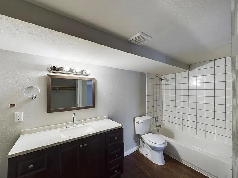 607 Enid St #1/2-2 — Photo 10