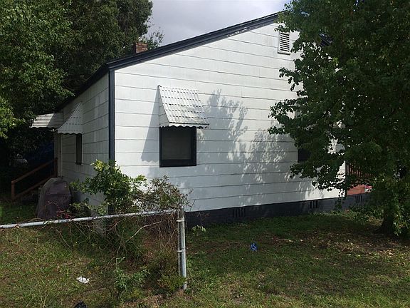3rd image of 2138 Victory Ave
