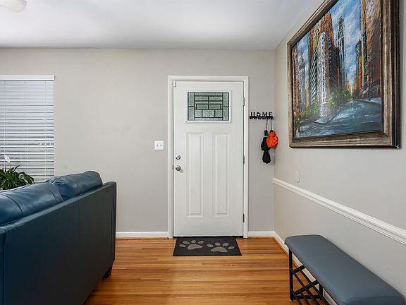 2nd image of 612 27th Ave NW