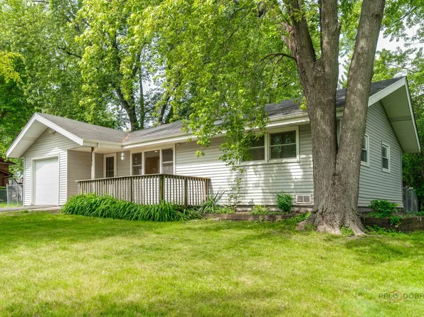 200 S Beck Rd, Lindenhurst, IL 60046