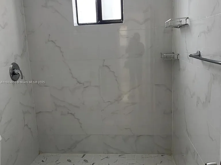 423 E 27th St #101 — Photo 8