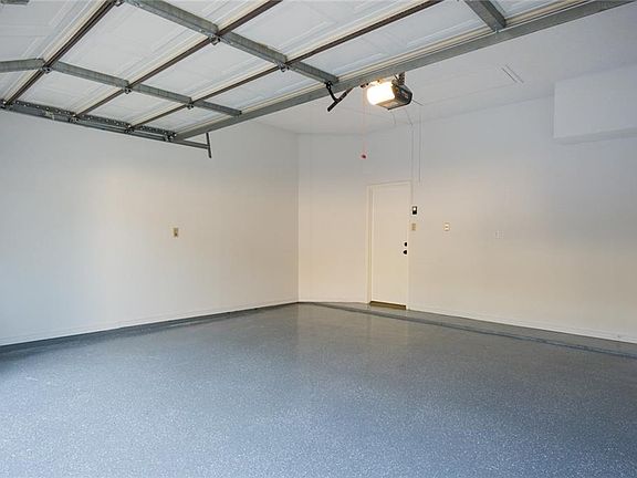 4th image of 1304 Thistledown Dr
