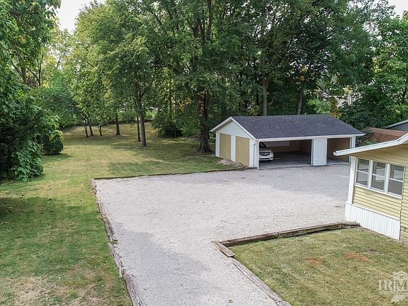 5th image of 725 W Centennial Ave