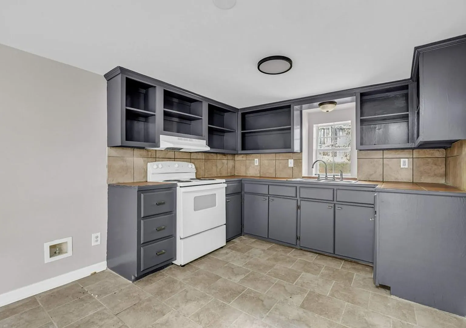 338 N Church St — Photo 4